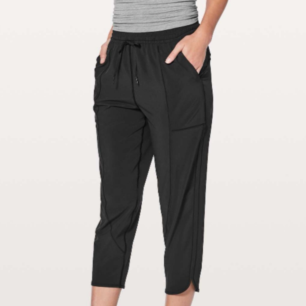 Nwots Lululemon final play crops